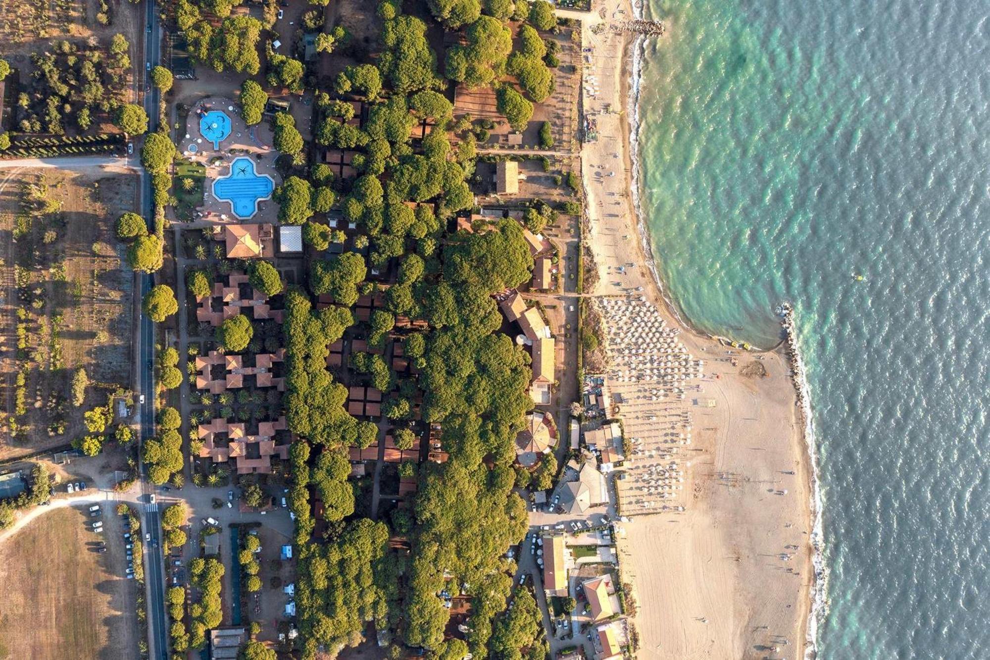 Gitavillage Argentario Альбінія Екстер'єр фото Aerial view of the resort