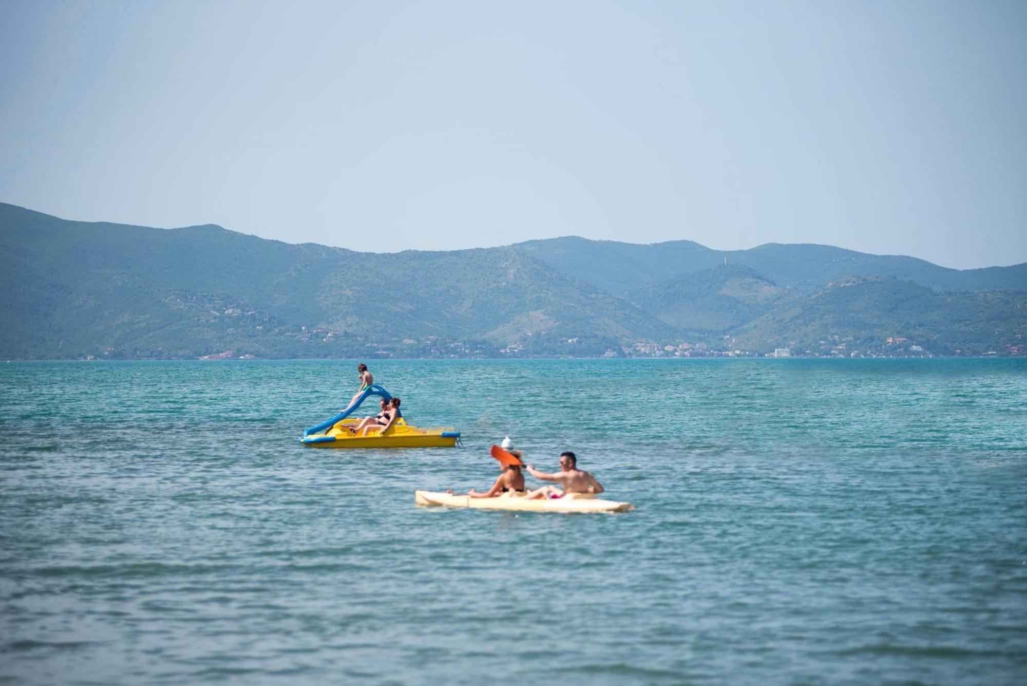 Gitavillage Argentario Альбінія Екстер'єр фото Tourists on the lake